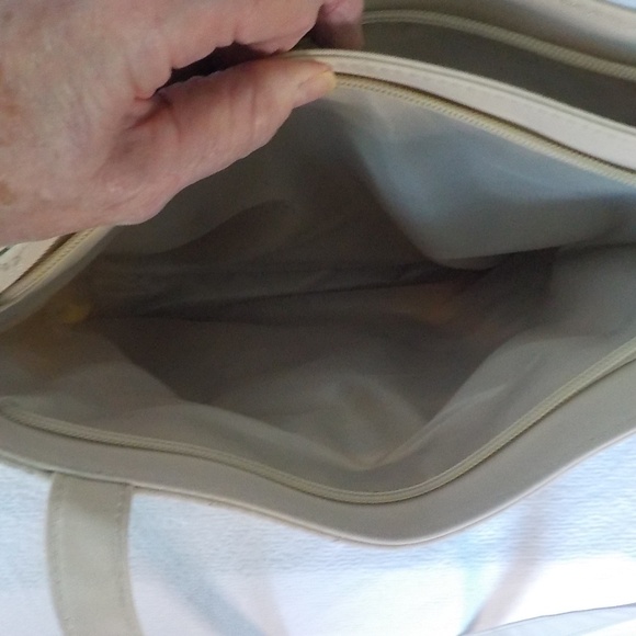 NEW Cream Quilt Shoulder Bag - Picture 11 of 12